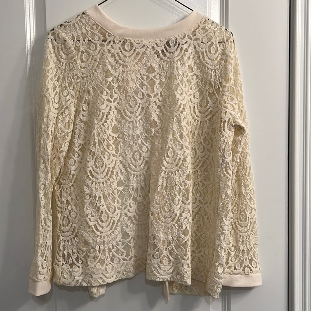Banana Republic Cream Lace Blouse with Button down back M